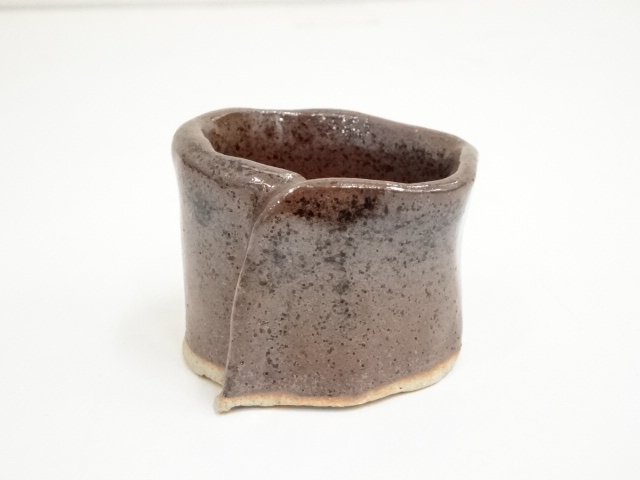 JAPANESE TEA CEREMONY / HAND THROWN FUTA OKI(LID REST) / IRON GLAZE